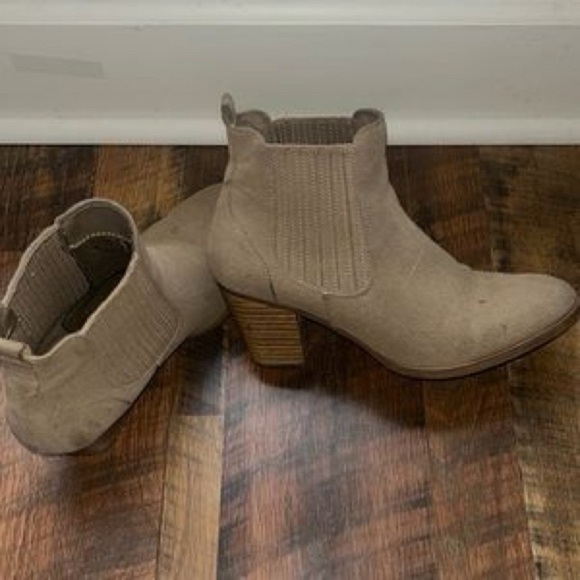 Women's Tan Ankle Boots - Picture 1 of 3